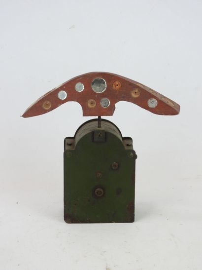 Wood and metal mirror. Mechanical winding...