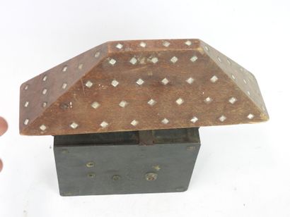 Wood and metal mirror. Mechanical winding...