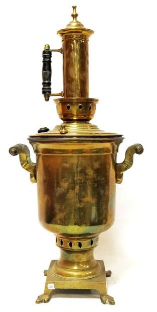 Samovar in brass or gilded copper.

Total...
