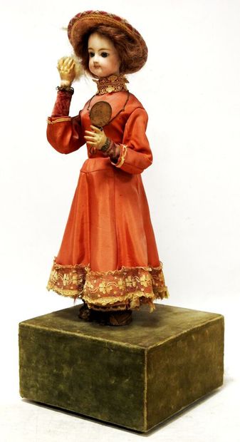 
RENOU : Young woman powdering her face





Automaton....