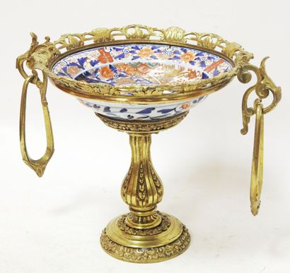 JAPAN

Imari porcelain bowl with floral decoration,...