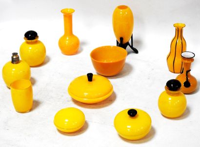 Modern work

Set of twelve glassware in orange...