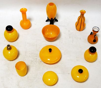 Modern work

Set of twelve glassware in orange...