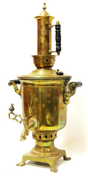 Samovar in brass or gilded copper.

Total...