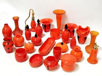 Modern work

Set of twenty-five glassware...