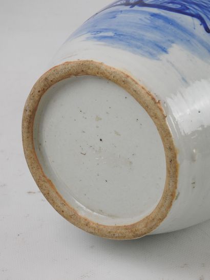 CHINA: Meeting of three porcelain vases of...