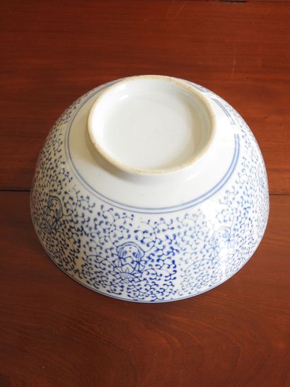 LARGE porcelain CUP of circular form with...