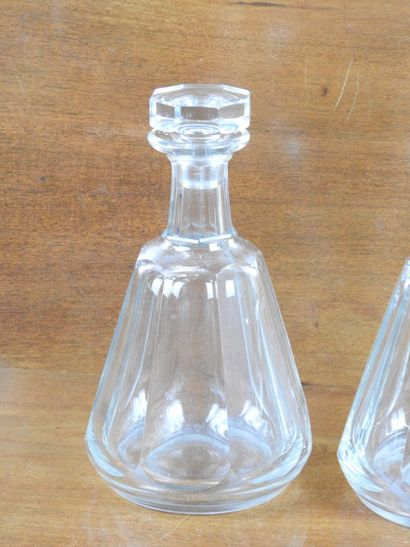 BACCARAT : Pair of crystal decanters model...