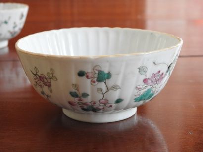 CHINA: Pair of porcelain bowls of circular...