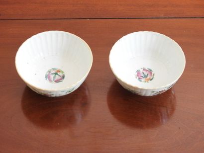 CHINA: Pair of porcelain bowls of circular...
