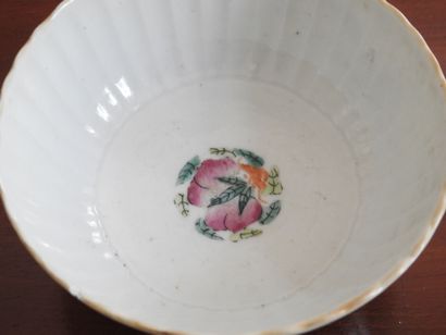 CHINA: Pair of porcelain bowls of circular...