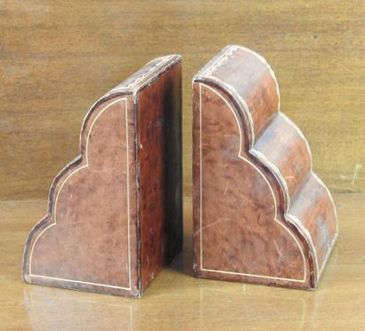 Pair of bookends in leather decorated with...