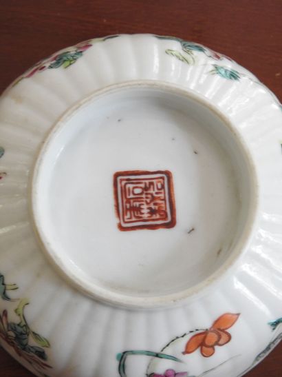 CHINA: Pair of porcelain bowls of circular...