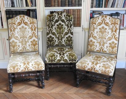 Suite of THREE CHAIRS in natural wood with...