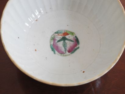 CHINA: Pair of porcelain bowls of circular...