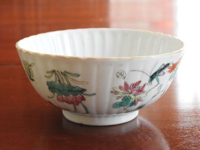 CHINA: Pair of porcelain bowls of circular...