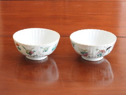 CHINA: Pair of porcelain bowls of circular...