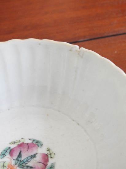 CHINA: Pair of porcelain bowls of circular...