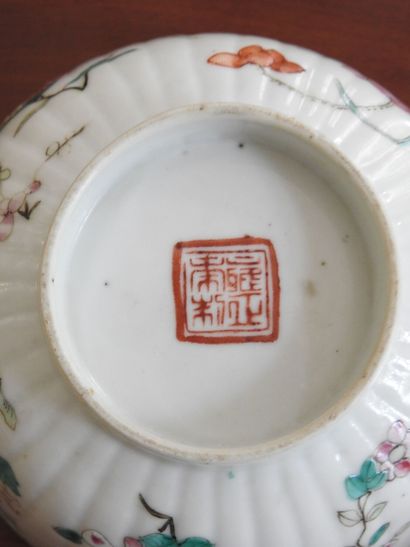 CHINA: Pair of porcelain bowls of circular...