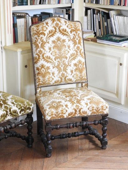 Suite of THREE CHAIRS in natural wood with...