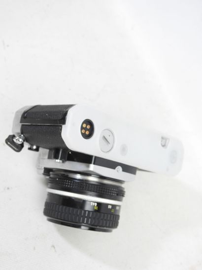 NIKON : Appareil photo modèle FE2 N°2098327...