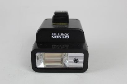 Lot de dix FLASHS : PENTAX, AGFATRONIC, CHINON,...