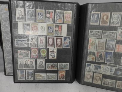 NEUF Albums de timbres neufs modernes, certains...