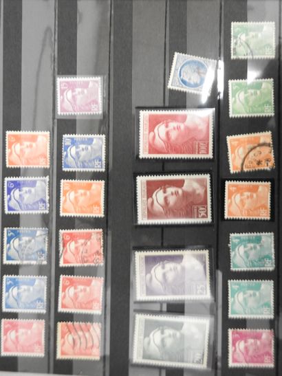NEUF Albums de timbres neufs modernes, certains...