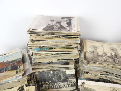 Important lot de cartes postales environ...