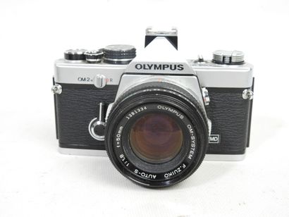 OLYMPUS: Appareil photo modèle OM -2 N chromé....
