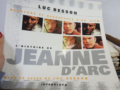 UN CARTON d'environ 30 à 40 volumes sur Jeanne...