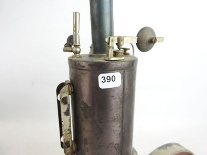 PETITE MACHINE à VAPEUR. Monogramme EP. H...