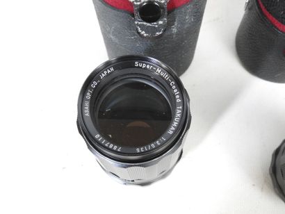 PENTAX. Trois objectifs :
- Macro-Takumar...