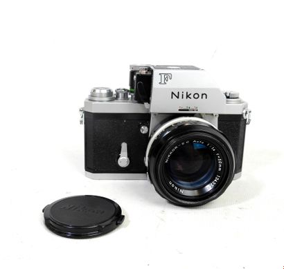 NIKON : Appareil photo modèle F, N° 6917697...