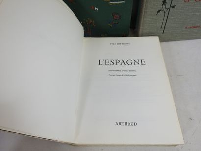ART - VOYAGE, Trois livres dont : - Les villes...