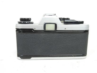 OLYMPUS : Appareil photo modèle OM 10 N°...