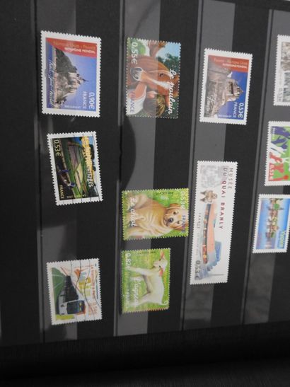 NEUF Albums de timbres neufs modernes, certains...