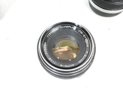 OLYMPUS : Trois objectifs (1 : 1,8 mm F.ZUIKO,...