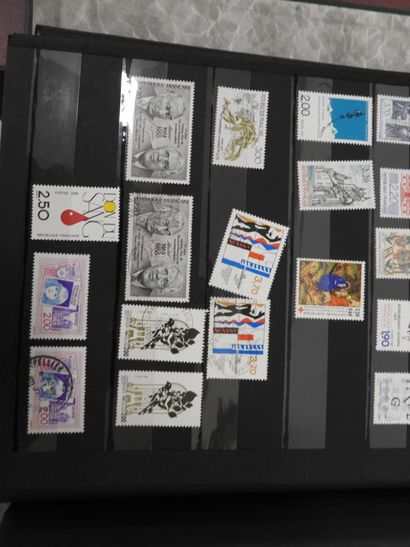 NEUF Albums de timbres neufs modernes, certains...