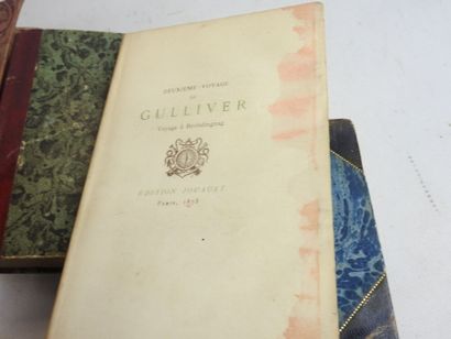 LOT comprenant : - Voyages de Gulliver. 2...
