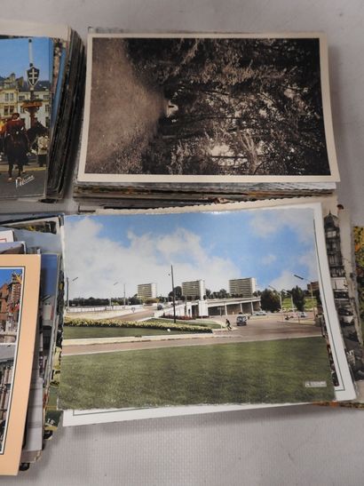 LOT de cartes postales semi-modernes sur...