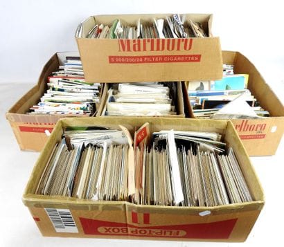 Ensemble de 5 grandes boites de cartes postales...