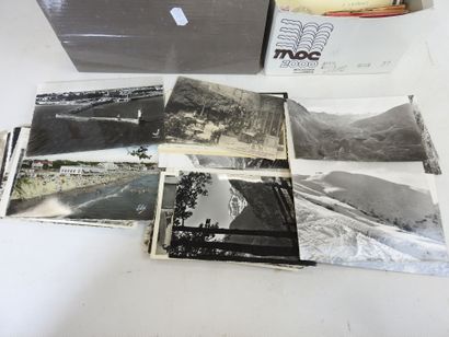 DEUX boites à chaussures de cartes postales...