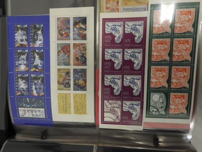 NEUF Albums de timbres neufs modernes, certains...