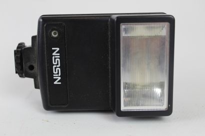 Lot de dix FLASHS : PENTAX, AGFATRONIC, CHINON,...