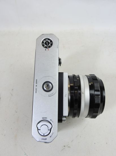 NIKON : Appareil photo modèle F, N° 6917697...
