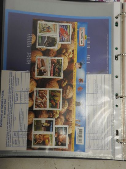 NEUF Albums de timbres neufs modernes, certains...