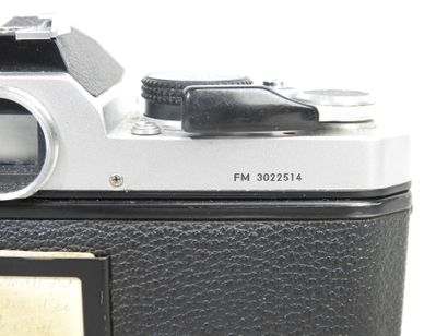 NIKON : Appareil photo modèle FM, N° FM 3022514...