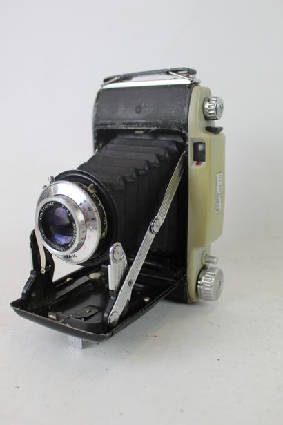 Trois Appareils KODAK : un PONYFlash avec...