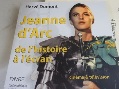 UN CARTON d'environ 30 à 40 volumes sur Jeanne...